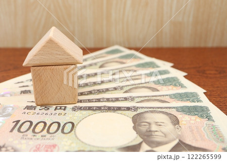 家に関するお金のイメージ 家に関するお金のイメージ 122265599