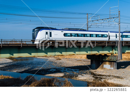 東京都 中央線 浅川の鉄橋を走る特急あずさ 東京都 中央線 浅川の鉄橋を走る特急あずさ 122265881