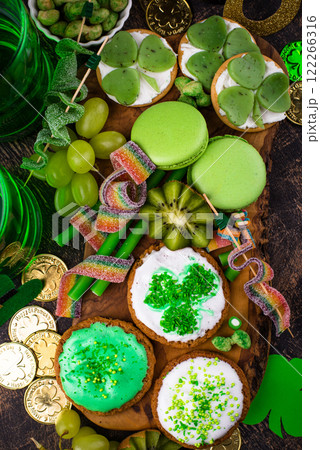 St. Patricks Day party food, green beer and shamrock 122266316