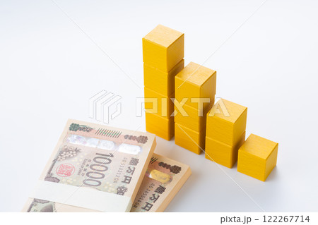 黄色いブロックのグラフとお札 122267714