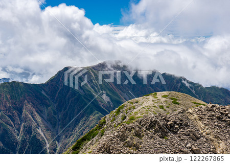 赤石岳の山頂から見る奥聖岳と聖岳　南アルプス　赤石岳登山　 122267865