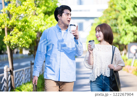 カップル　新生活イメージ 122267904