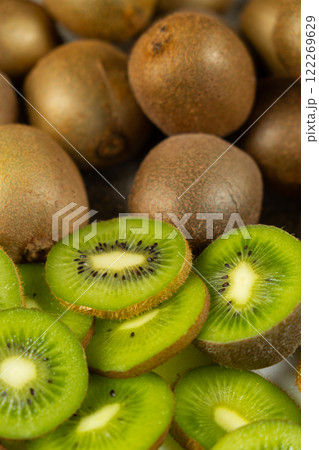 Fresh kiwi fruit, many whole and sliced kiwi Fresh kiwi fruit, many whole and sliced kiwi 122269629