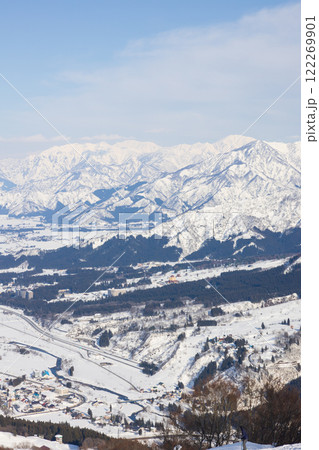新潟県の石打丸山スキー場からの冬景色 122269901