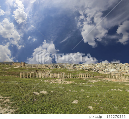 Roman ruins (against the background of a beautiful sky with clouds) in the Jordanian city of Jerash (Gerasa of Antiquity), capital and largest city of Jerash Governorate, Jordan 122270333
