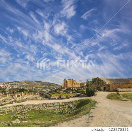 Roman ruins (against the background of a beautiful sky with clouds) in the Jordanian city of Jerash (Gerasa of Antiquity), capital and largest city of Jerash Governorate, Jordan 122270381