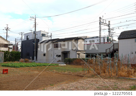 農地を行く東武大師線10050系電車 農地を行く東武大師線10050系電車 122270501