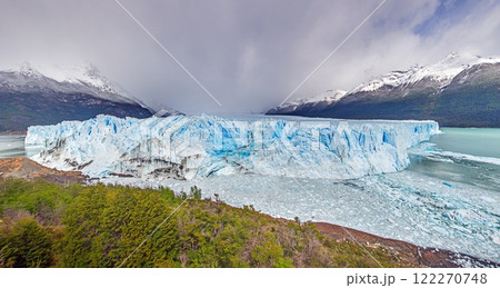 Perito Moreno Glacier with its dramatic icy wall and surrounding snowy mountains in Patagonia Perito Moreno Glacier with its dramatic icy wall and surrounding snowy mountains in Patagonia 122270748