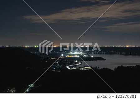 三ヶ日オレンジロードから見た奥浜名湖と周辺の街並みの夜景(静岡県) 122270881