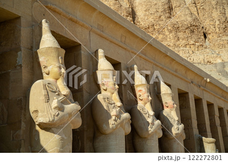 Statues of pharaohs near the walls of the ancient temple of Hatshepsut 122272801