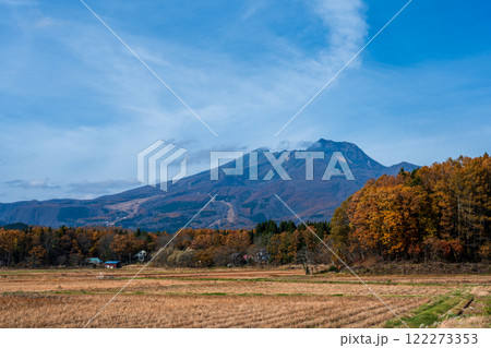 妙高山を望む(収穫後の田園風景)秋 妙高山を望む(収穫後の田園風景)秋 122273353