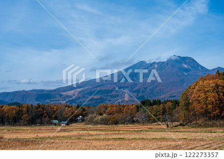妙高山を望む(収穫後の田園風景)秋 妙高山を望む(収穫後の田園風景)秋 122273357