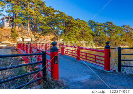 日本三景松島　夕暮れの渡月橋（宮城県宮城郡松島町） 122274097