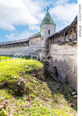 View of the medieval Pskov Kremlin in summer 122274105