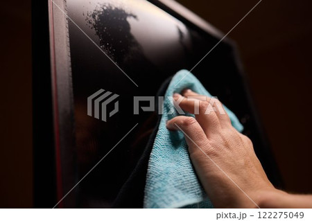 Effective and Safe Cleaning Techniques for a Curved Television Screen Using a Microfiber Cloth Effective and Safe Cleaning Techniques for a Curved Television Screen Using a Microfiber Cloth 122275049