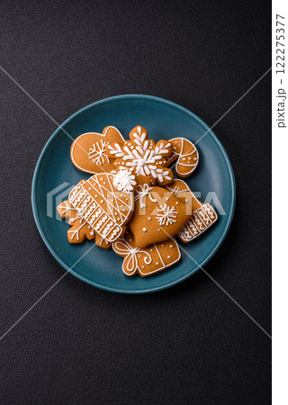 Delicious gingerbread cookies with honey, ginger and cinnamon Delicious gingerbread cookies with honey, ginger and cinnamon 122275377