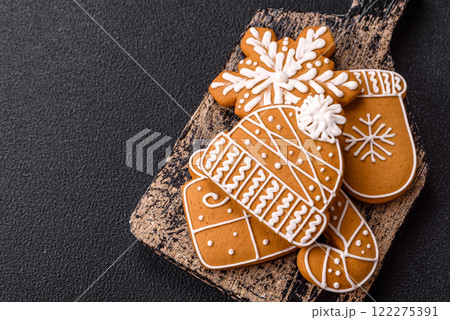 Delicious gingerbread cookies with honey, ginger and cinnamon Delicious gingerbread cookies with honey, ginger and cinnamon 122275391