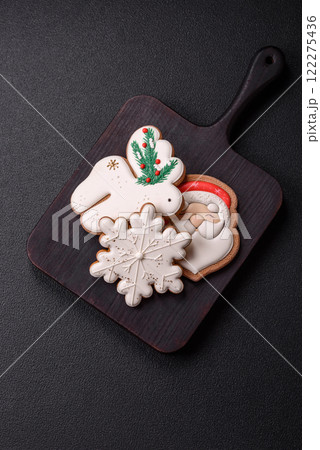 Delicious gingerbread cookies with honey, ginger and cinnamon Delicious gingerbread cookies with honey, ginger and cinnamon 122275436