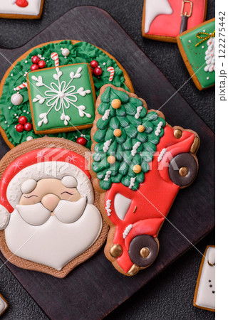 Delicious gingerbread cookies with honey, ginger and cinnamon Delicious gingerbread cookies with honey, ginger and cinnamon 122275442