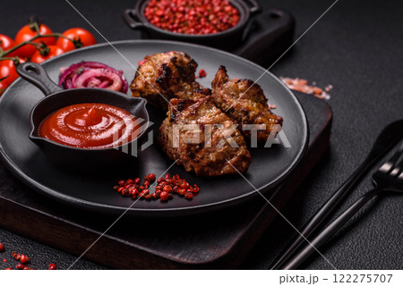 Pieces of beef meat cut into slices, marinated with salt and spices Pieces of beef meat cut into slices, marinated with salt and spices 122275707