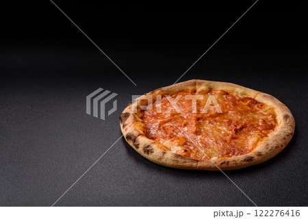 Pizza margherita with cheese, tomatoes, salt, spices and herbs Pizza margherita with cheese, tomatoes, salt, spices and herbs 122276416
