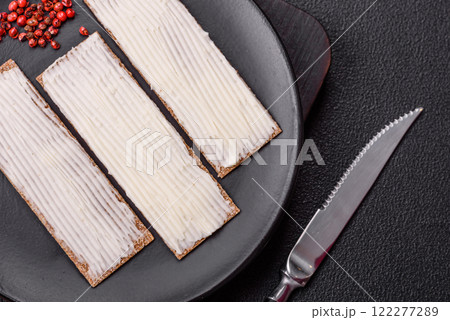 Rectangular whole grain crisp bread with cream cheese 122277289