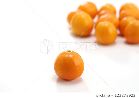 美味しそうな金柑 122278922