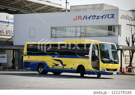 名古屋に到着した黄色いバス 名古屋に到着した黄色いバス 122279188
