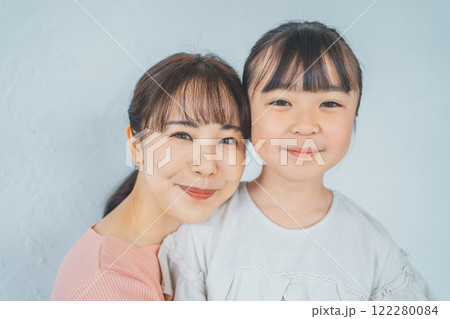 9歳の娘とママ 122280084