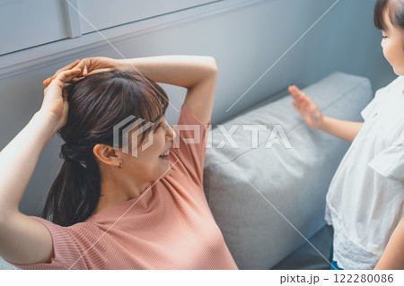 9歳の娘とママ 9歳の娘とママ 122280086