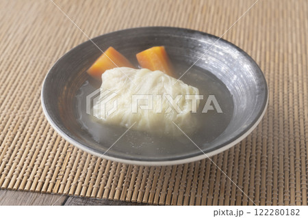 鰹出汁で煮込んだ和風ロールキャベツ 122280182