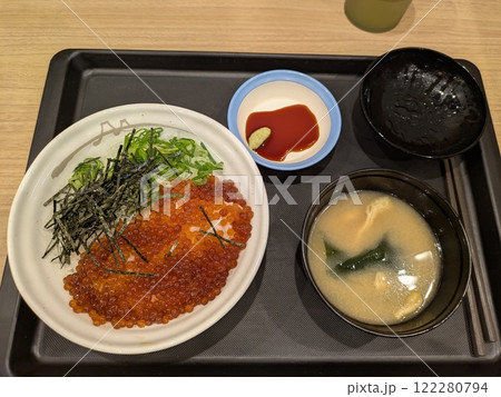 イクラ丼 122280794