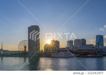 神戸ハーバーランドの美しい夕景 122281457