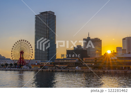 神戸ハーバーランドの美しい夕景 122281462
