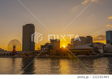 神戸ハーバーランドの美しい夕景 122281463