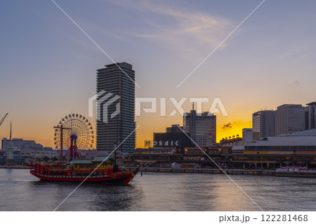 神戸ハーバーランドの美しい夕景 122281468