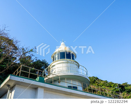 伊良湖水道の神島灯台（三重県鳥羽市） 122282294