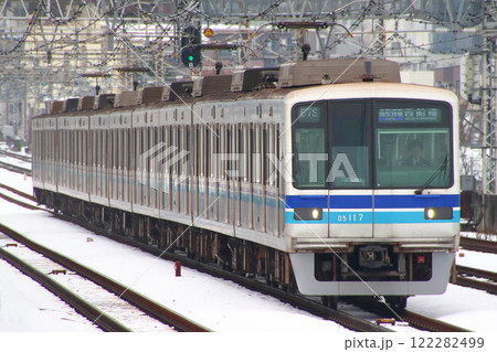 ［T］雪の東京メトロ東西線05系ワイドドア車 122282499