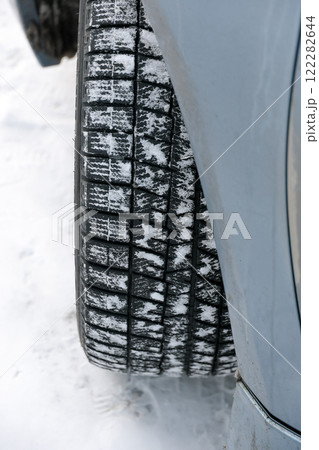 タイヤ, 車, 車輪, 雪道, 凍結, 凍結道路,スタッドレス、車両,乗り物,冬,雪,積雪 122282644