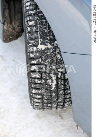 タイヤ, 車, 車輪, 雪道, 凍結, 凍結道路,スタッドレス、車両,乗り物,冬,雪,積雪 122282648