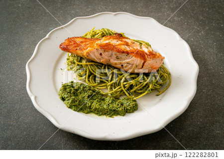 Spaghetti pesto with grilled salmon 122282801