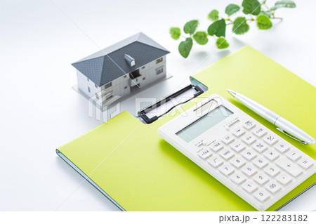 住宅とバインダー 122283182