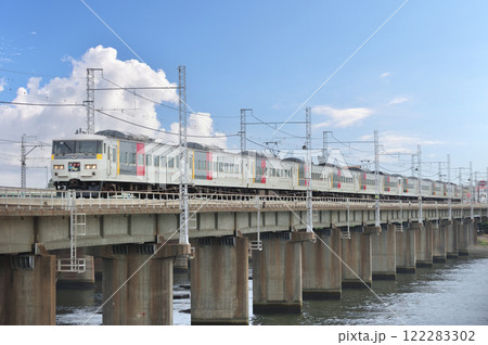 東海道本線 茅ヶ崎-平塚 JR東日本 185系 OM09編成(大宮) 踊り子 東海道本線 茅ヶ崎-平塚 JR東日本 185系 OM09編成(大宮) 踊り子 122283302