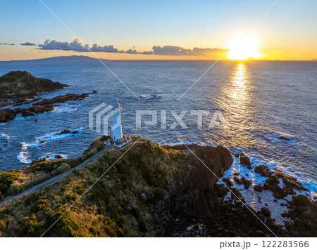 爪木埼灯台の夜明け(静岡県下田市) 爪木埼灯台の夜明け(静岡県下田市) 122283566