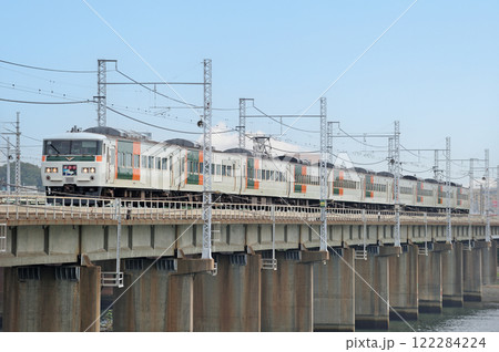 東海道本線 茅ヶ崎-平塚 JR東日本 185系 A5編成(大宮) 踊り子 湘南ブロック色 東海道本線 茅ヶ崎-平塚 JR東日本 185系 A5編成(大宮) 踊り子 湘南ブロック色 122284224