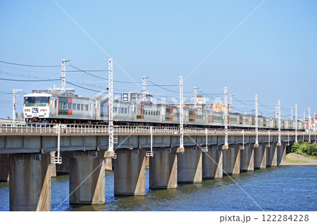 東海道本線 茅ヶ崎-平塚 JR東日本 185系 A5編成(大宮) 踊り子 湘南ブロック色 東海道本線 茅ヶ崎-平塚 JR東日本 185系 A5編成(大宮) 踊り子 湘南ブロック色 122284228