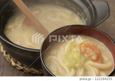 鍋の締め　うどん　ネギ 122284255