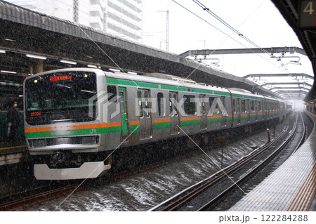 ［JS］雪の日の湘南新宿ラインE231系電車（高崎線→東海道線直通） 122284288