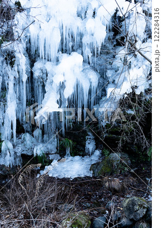 あしがくぼの氷柱 冬の観光名所 秩父 あしがくぼの氷柱 冬の観光名所 秩父 122284316
