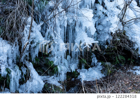 あしがくぼの氷柱　冬の観光名所　秩父 122284318